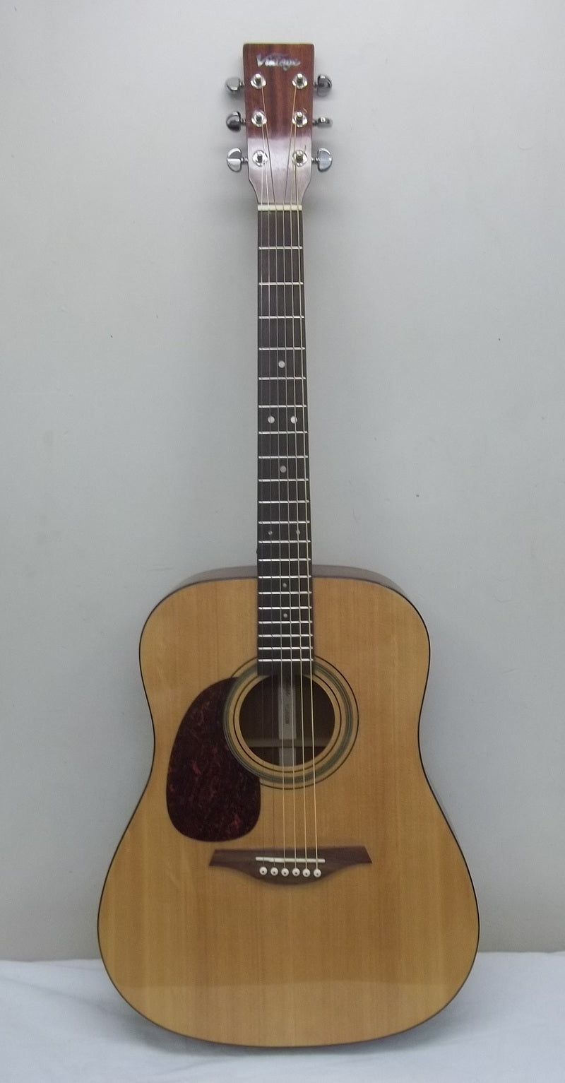 Left Hand : Vintage VLH800N acoustic guitar