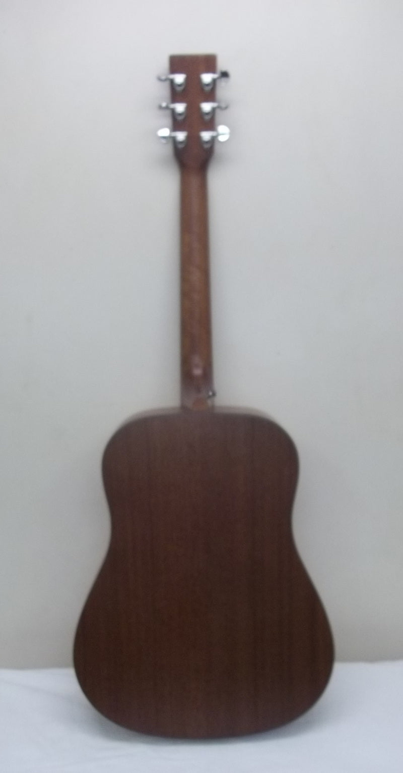 Left Hand : Vintage VLH800N acoustic guitar