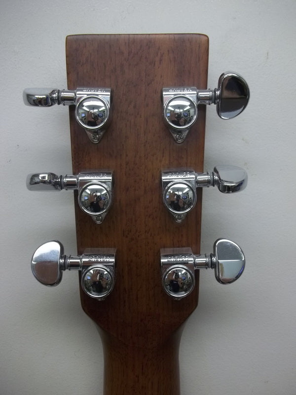 Left Hand : Vintage VLH800N acoustic guitar