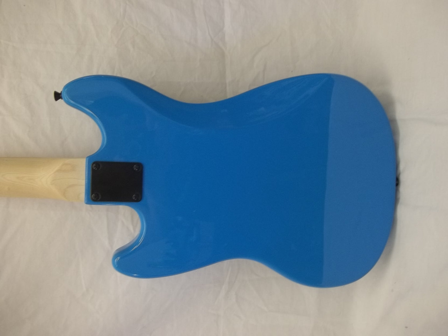 Rainbow Tantrum short scale bass retro blue