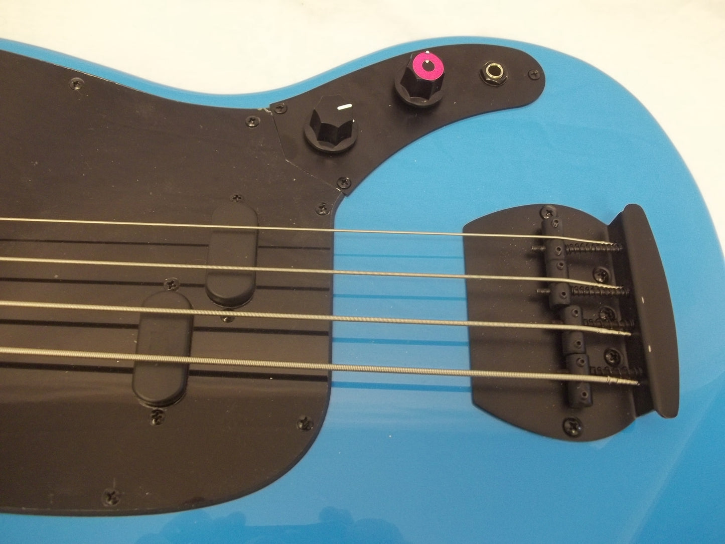 Rainbow Tantrum short scale bass retro blue