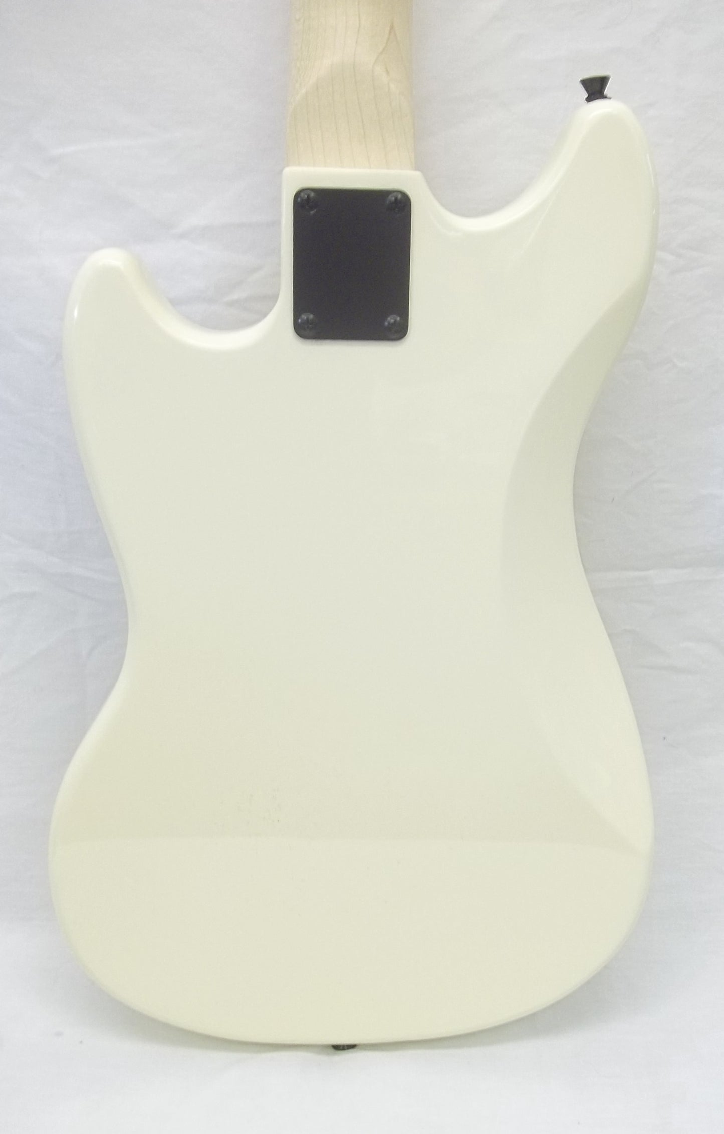 Rainbow Tantrum short scale bass vintage creme