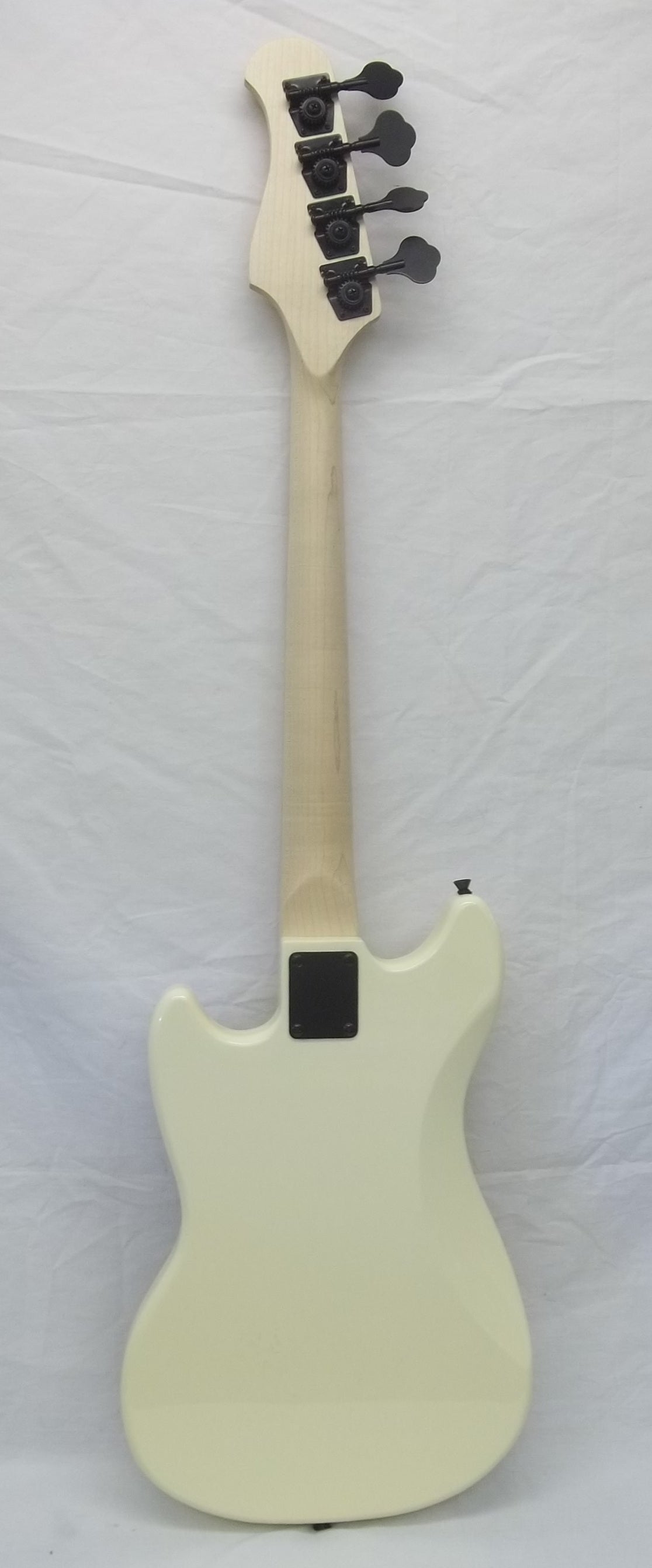 Rainbow Tantrum short scale bass vintage creme