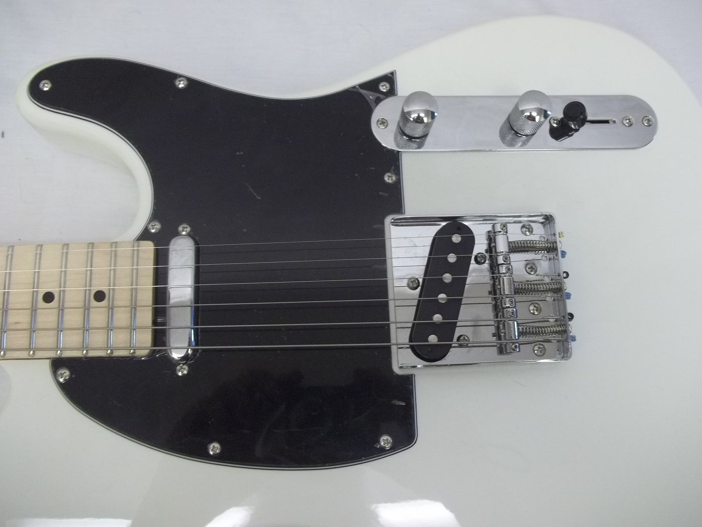 Rainbow TC electric guitar vintage white